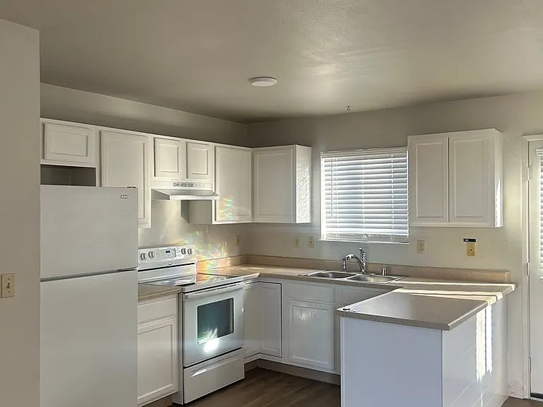 130 Curry Dr — Photo 1