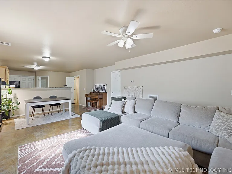 1407 W Haskell St — Photo 5