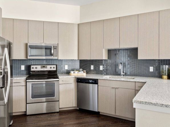 425 E Lamar Blvd #179