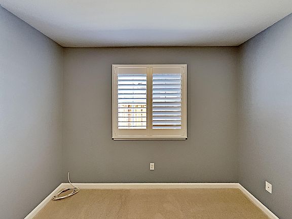 5th image of 205 Garnet Dr
