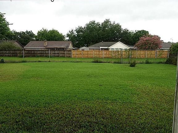 3rd image of 2809 Park Shadow Ln