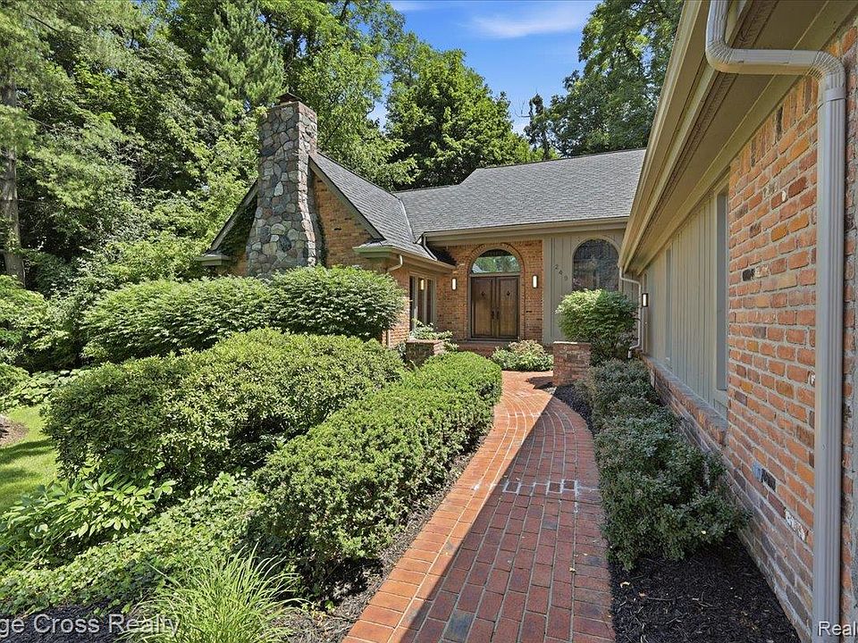 249 Norcliff Dr, photo 3