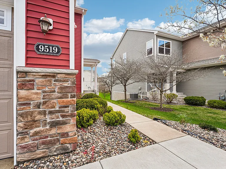 9519 Declaration Dr — Photo 37