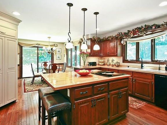 Kitchen with center Island