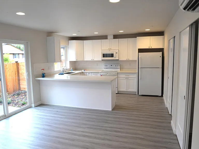 1015 122nd Pl SW — Photo 2