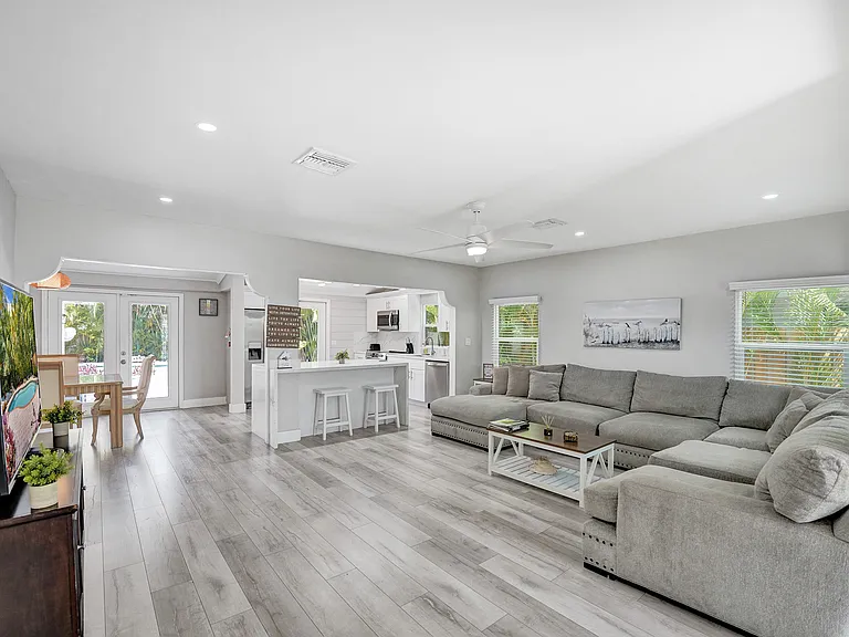 615 NE 13th Ave — Photo 8
