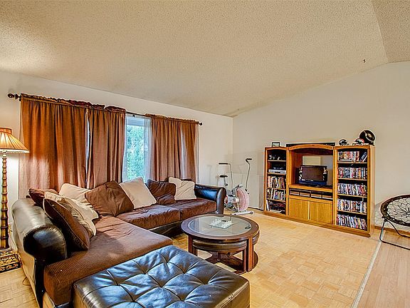 3rd image of 6509 Charter Dr