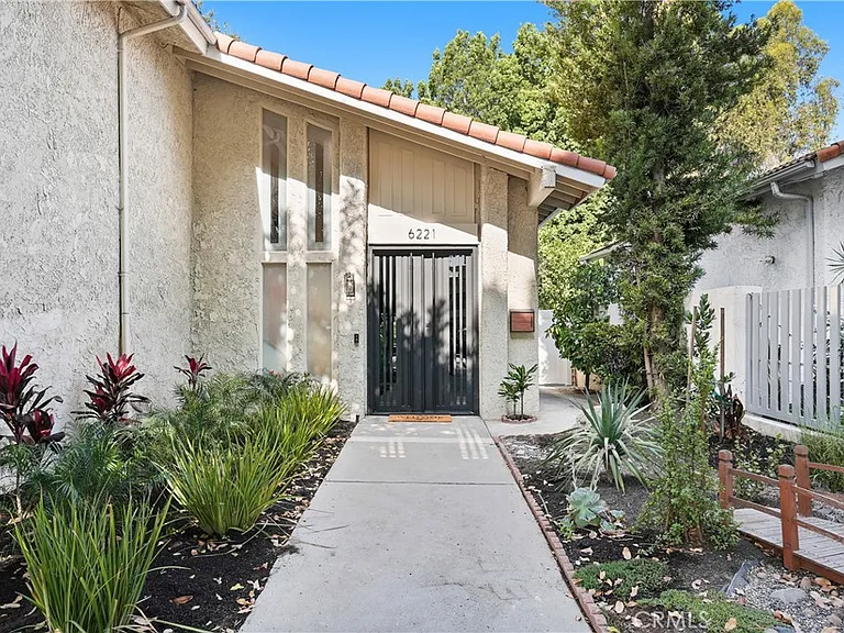6221 Mammoth Ave — Photo 3