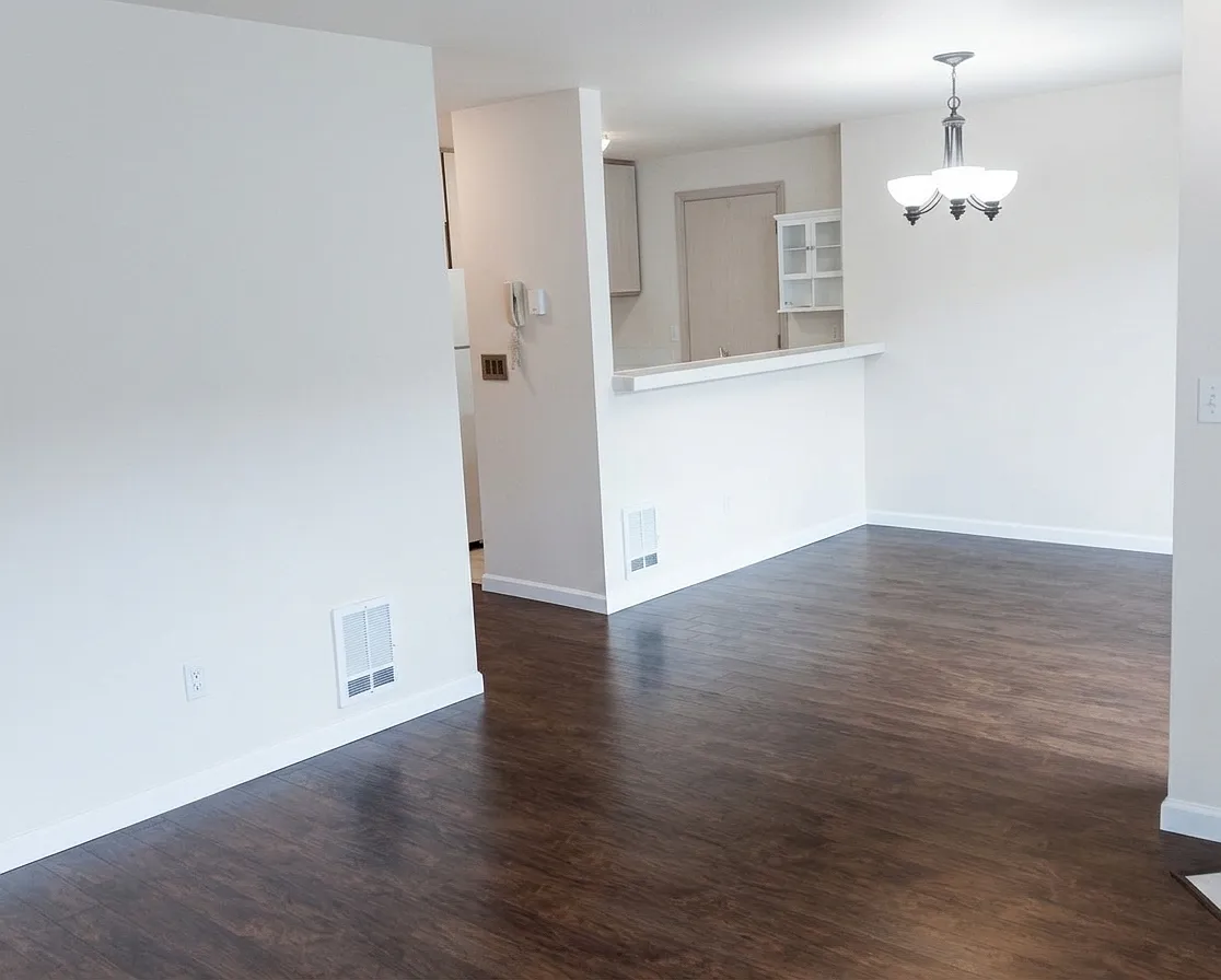 2 bed, 719 sqft, $2,200 — Photo 4