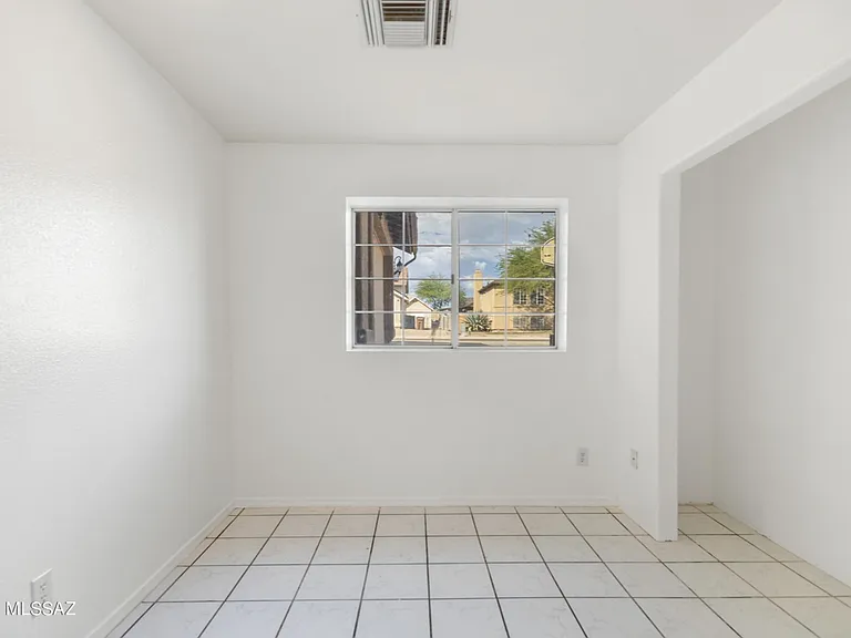 7360 S Vista Del Arroyo — Photo 6