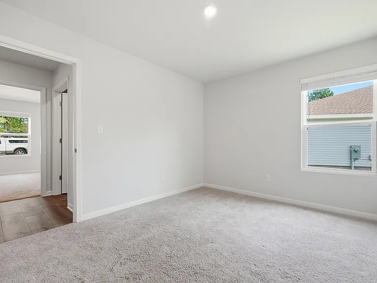 136 Pfitzer Ct — Photo 11