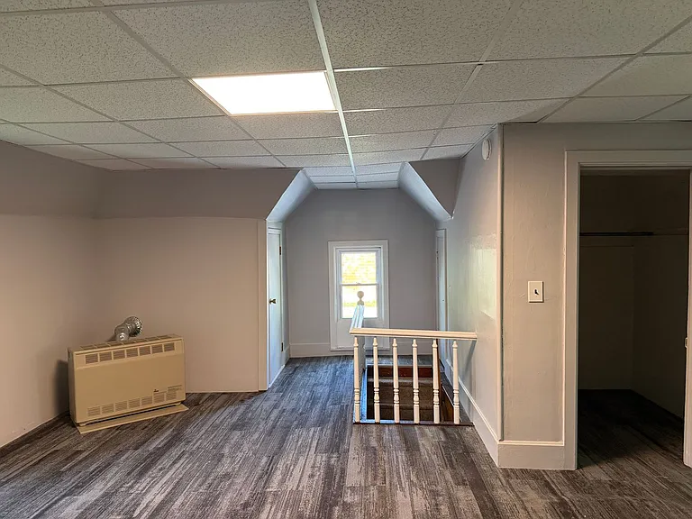 110 E Snow St — Photo 10