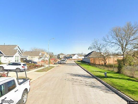 Exterior Neighborhood (street photo)