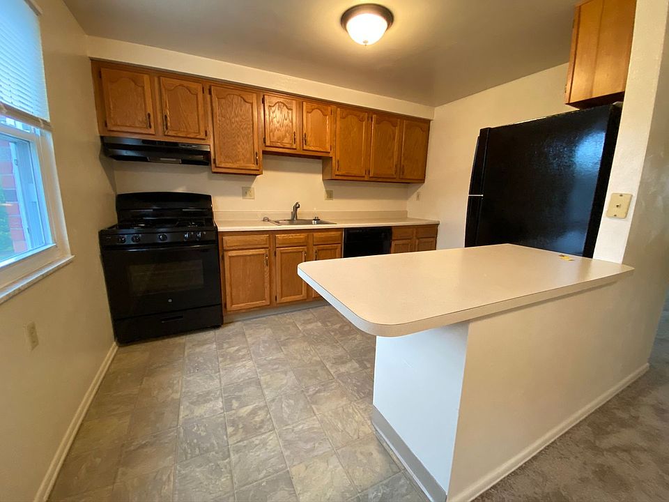 1st image of 409 Millers Ln APT A