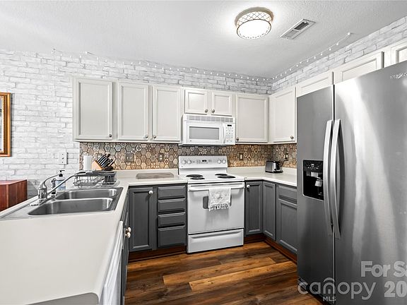 2nd image of 43 Stafford Ct
