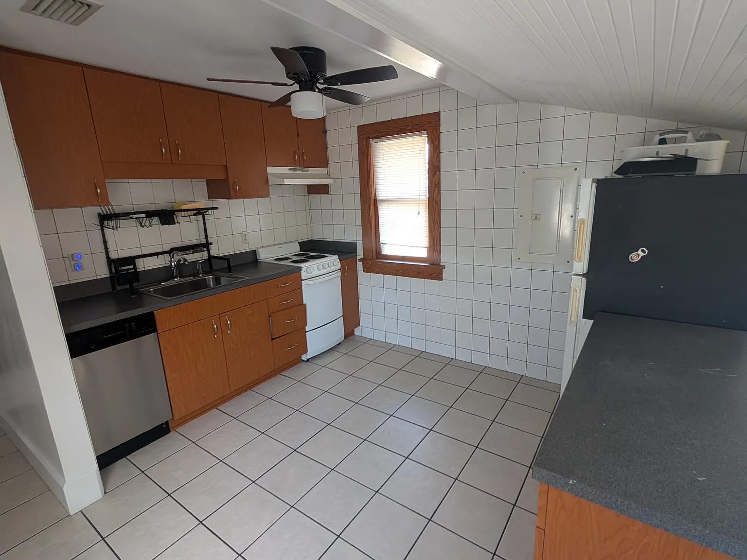 1 bed, 700 sqft, $1,600 — Photo 2