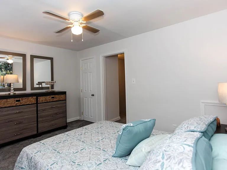 College Gardens Apartments and Townhouses — Photo 6