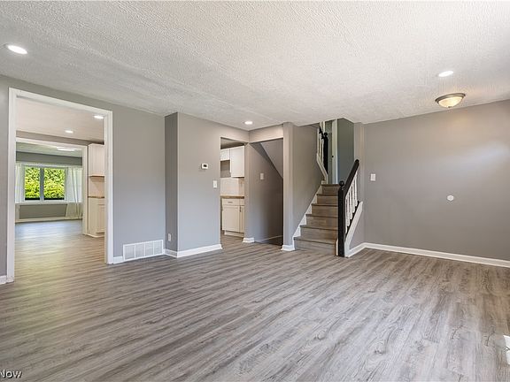 5th image of 1271 Carol Dr