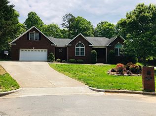 2036 15th Street Ct NE, Hickory, NC 28601