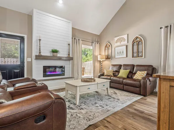 1301 Amberley Woods Dr, Helena, AL 35080
