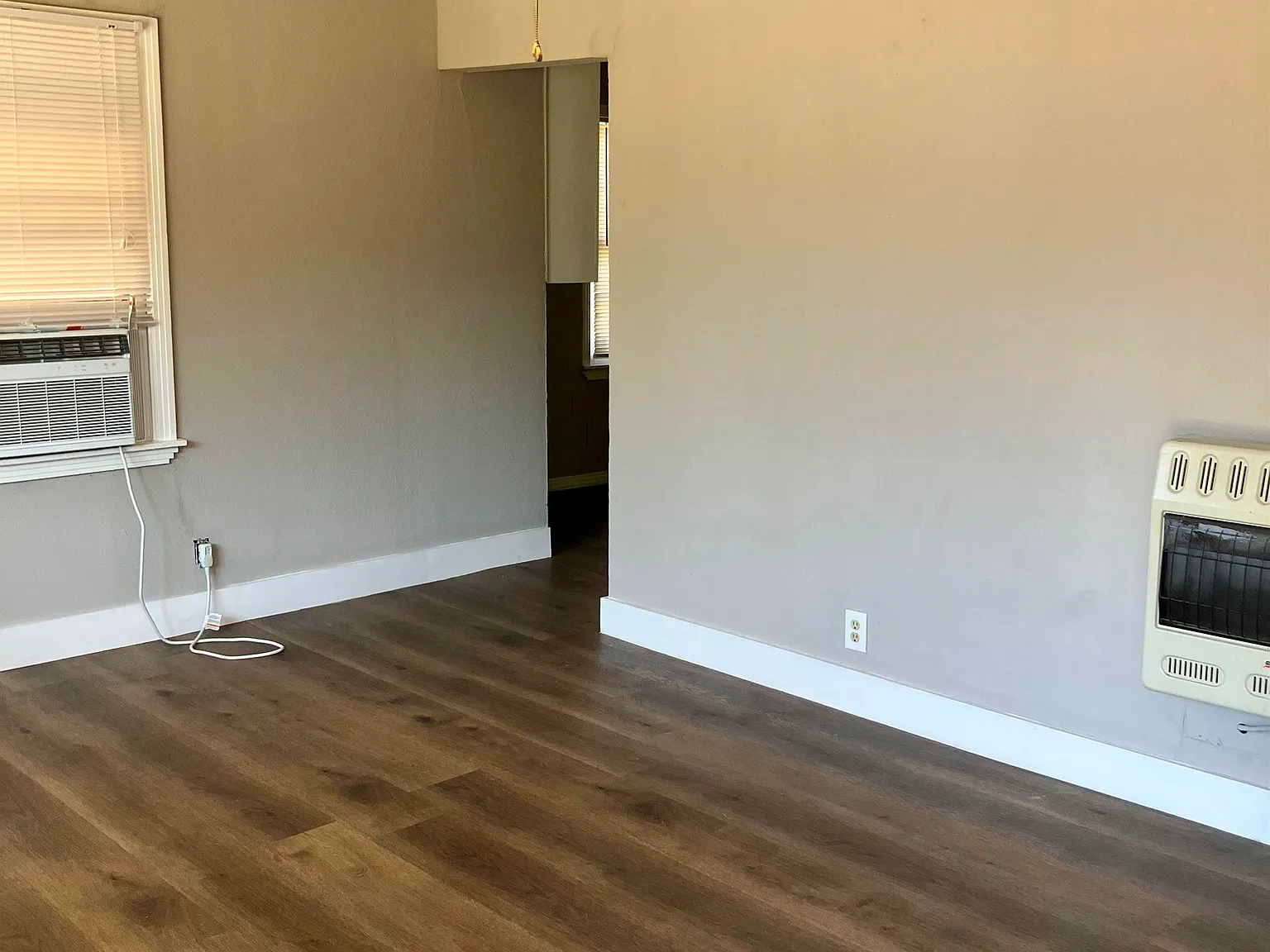 3 bed, 1.0 bath, 1056 sqft, $1,100 — Photo 2