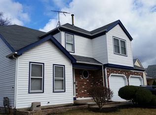 32 Fillmore Ln, Streamwood, IL