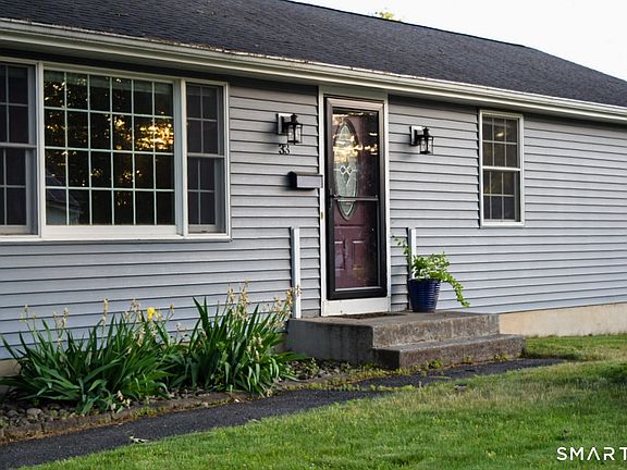 3rd image of 33 Douglas Drive