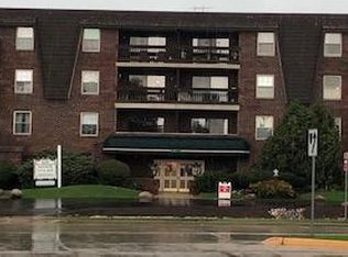 8855 N Port Washington Rd, Bayside, WI 53217