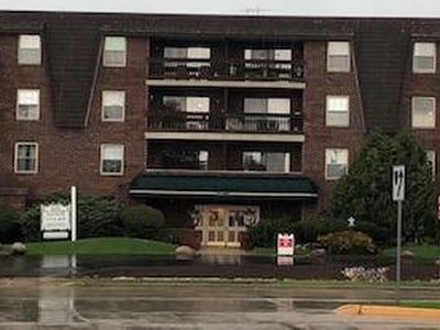 Bayside Village Apartments Milwaukee Wi Zillow