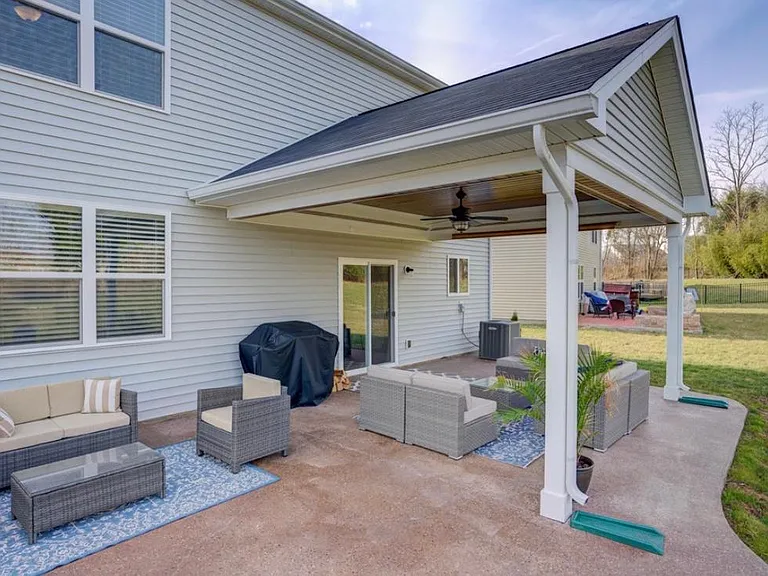 11916 Trottingham Cir — Photo 32