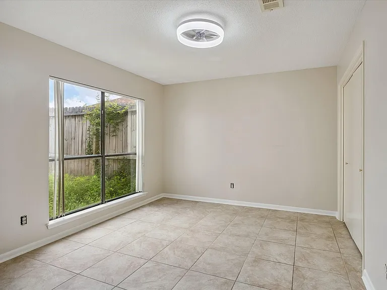 8018 Cobblefield Ln — Photo 12