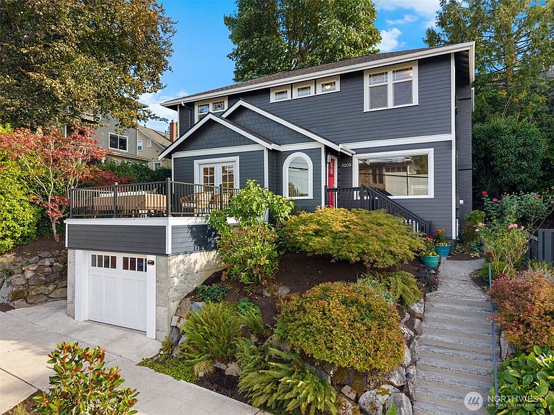 2nd image of 3205 E Pine Street