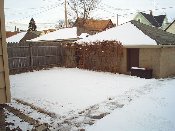 3rd image of 2812 N. Holton St.