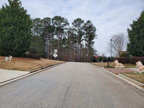4th image of 2505 Pattington Way NE