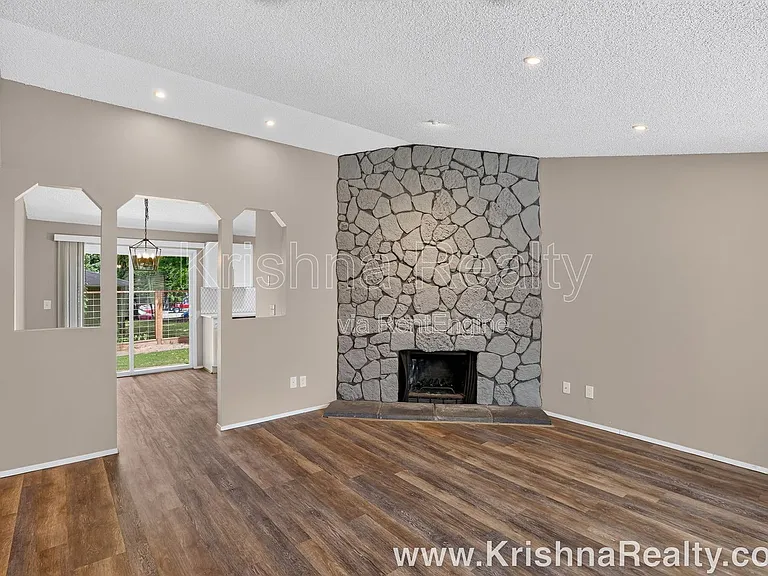 19684 SW 68th Ave — Photo 3