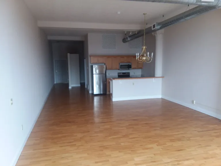 466 N Salina St — Photo 8