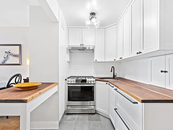 2nd image of 18 Charlton St Unit 10F