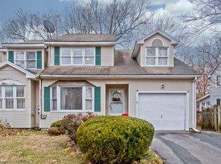 21 Luden St, Springfield, MA 01118