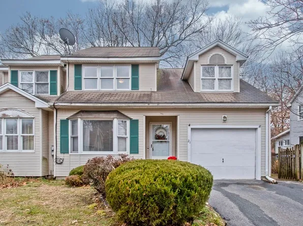 21 Luden St, Springfield, MA 01118