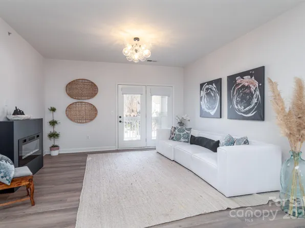 19819 Deer Valley Dr, Cornelius, NC 28031