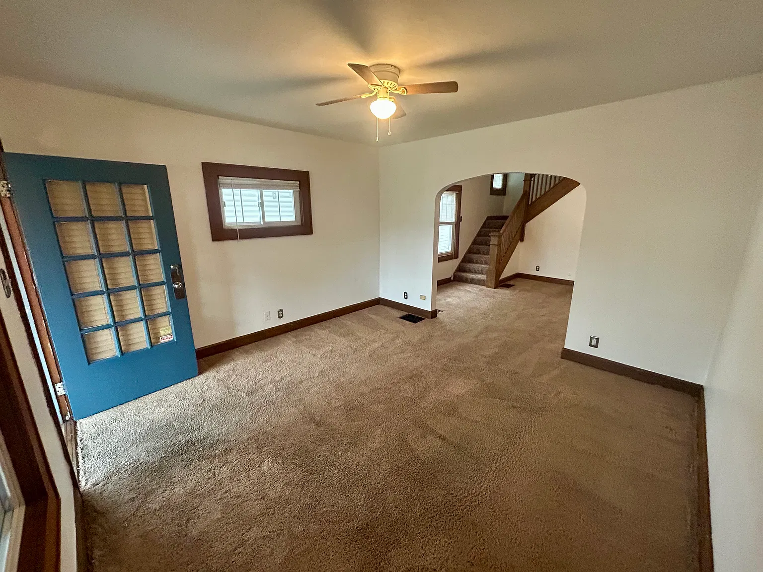 3 bed, 1.5 bath, 1200 sqft, $1,600 — Photo 3