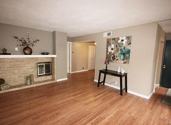 2nd image of 675 Coeur De Royale Dr APT A