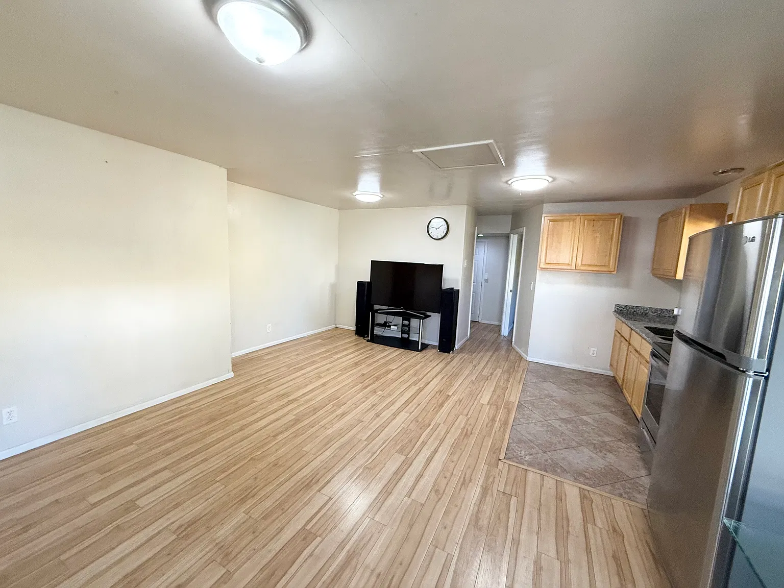 3 bed, 1.5 bath, 850 sqft, $2,350 — Photo 4