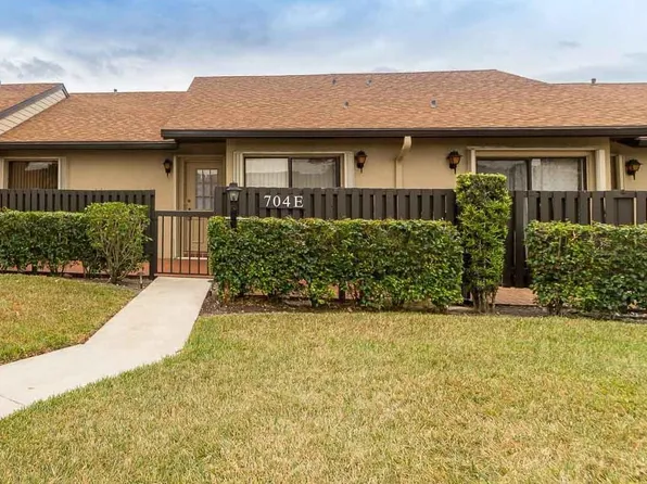 704 Sunny Pine Way APT E, Greenacres, FL 33415