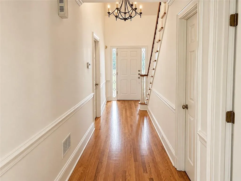 4 bed, 3.5 bath, 2300 sqft, $4,200 — Photo 4