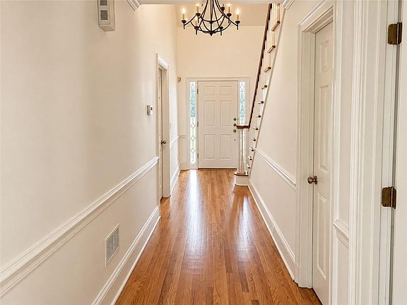 4th image of 1826 Hermitage Pl