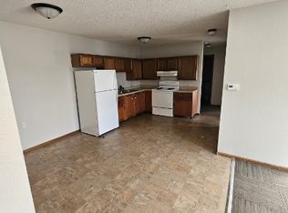 211 6th St SW #2, Madelia, MN 56062