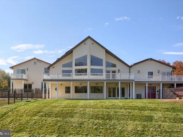 211 Shatto Dr, Carlisle, PA 17013