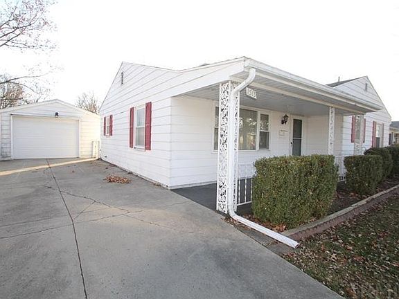3rd image of 1513 W Royale Dr