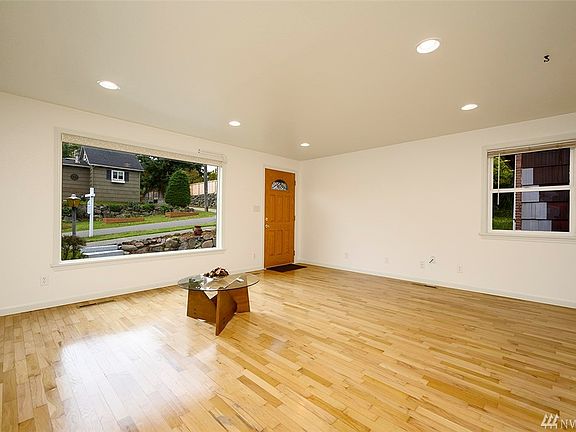 Auto shades give you control with a press of a button. 